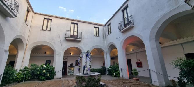 Il chiostro del Museo Logos. 