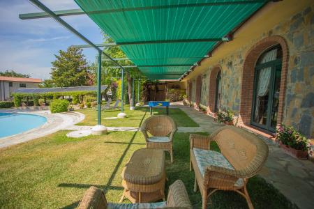 Il giardino e la piscina. 